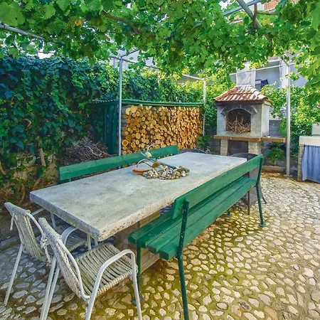 Apartamento Kastel Gomilica Primorska Ulica Ii *